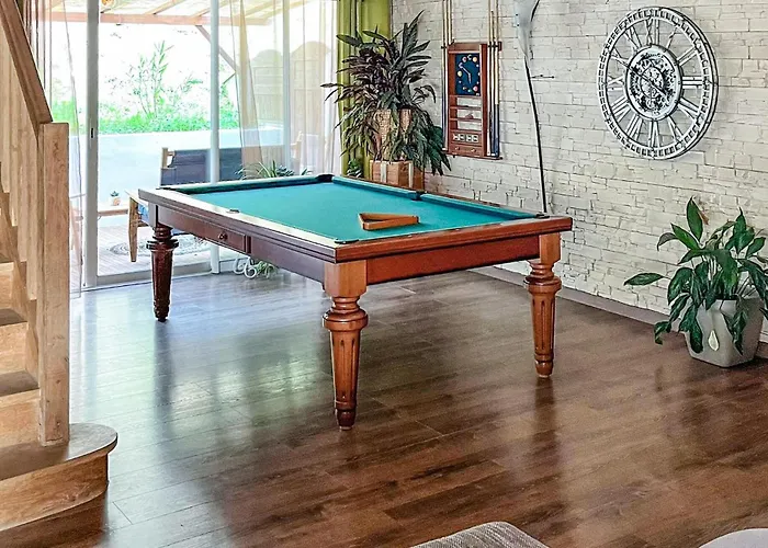 Maison Avec Piscine Interieure *